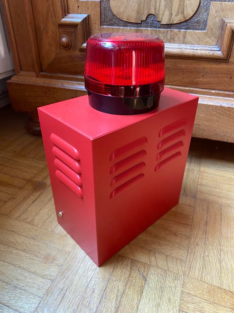 Zwaailicht met sirene in rode metalen kast (Nieuw), Ophalen of Verzenden, Nieuw, Stekker