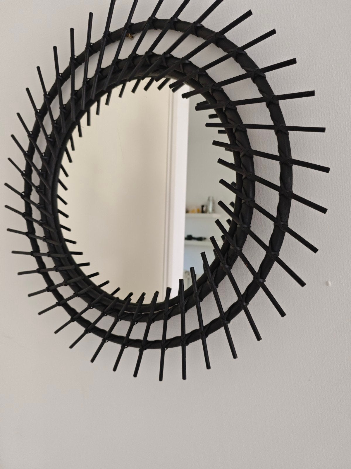 Zwarte rieten/rotan spiegel, Ophalen, Minder dan 50 cm, Rond, Zo goed als nieuw