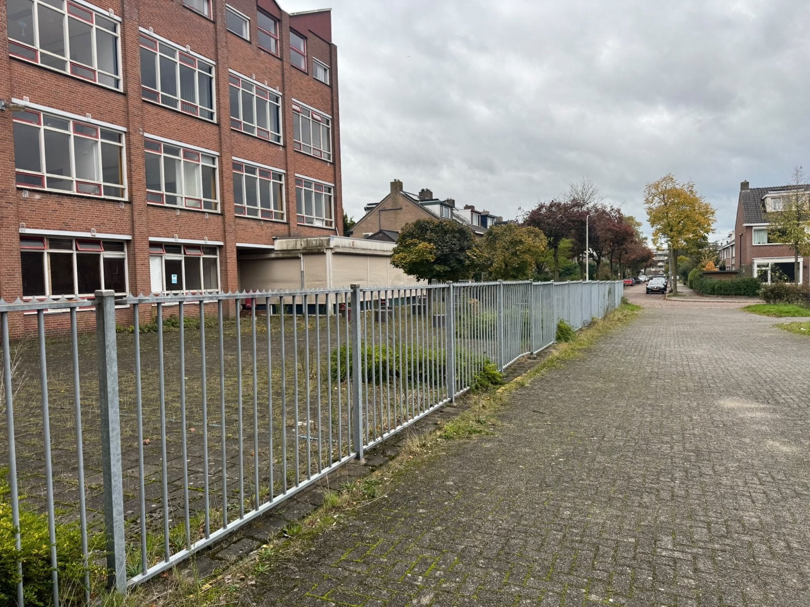 Gebruikt hekwerk met 3 poorten, 100m lengte, 1.5m hoog, Ophalen, Met poort, Gebruikt, Spijlenhekwerk