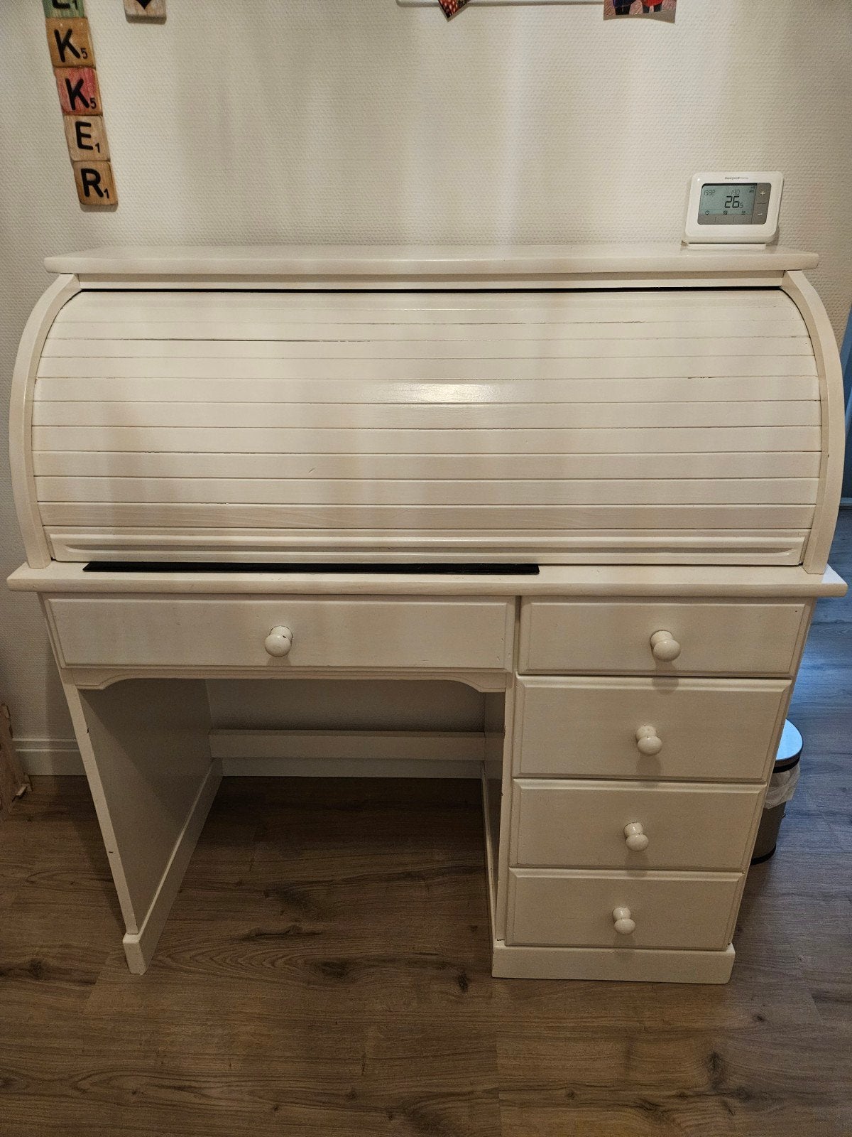 Wit rolluikbureau met opbergruimte, Huis en Inrichting, Bureaus, Gebruikt, Secretaire, Hout, Wit, Met lades, Opbergruimte, Ophalen