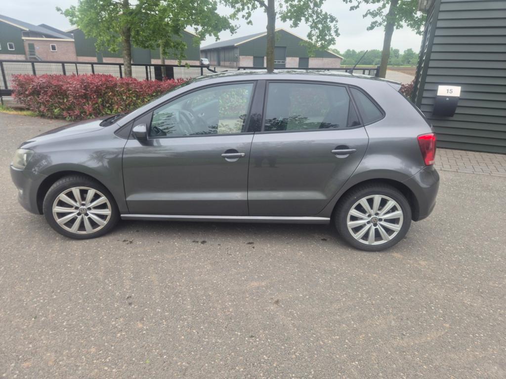 Volkswagen Polo highline 1.2 TSI 77KW 2011 Grijs, Auto's, Voorwielaandrijving, Euro 5, 40 €/maand, 988 kg