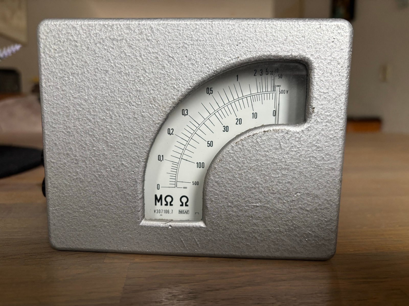 Vintage Isolatiemeter / Megger met Zwengel, Doe-het-zelf en Verbouw, Meetapparatuur, Ophalen of Verzenden, Gebruikt, Elektriciteit