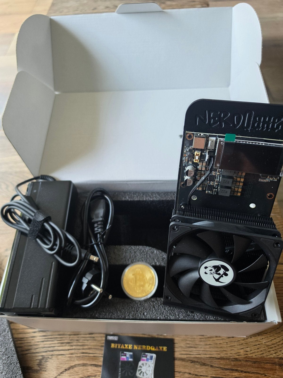 Nerdqaxe Rev5.1 Bitcoin Miner - Nieuw in doos, Ophalen, Nieuw