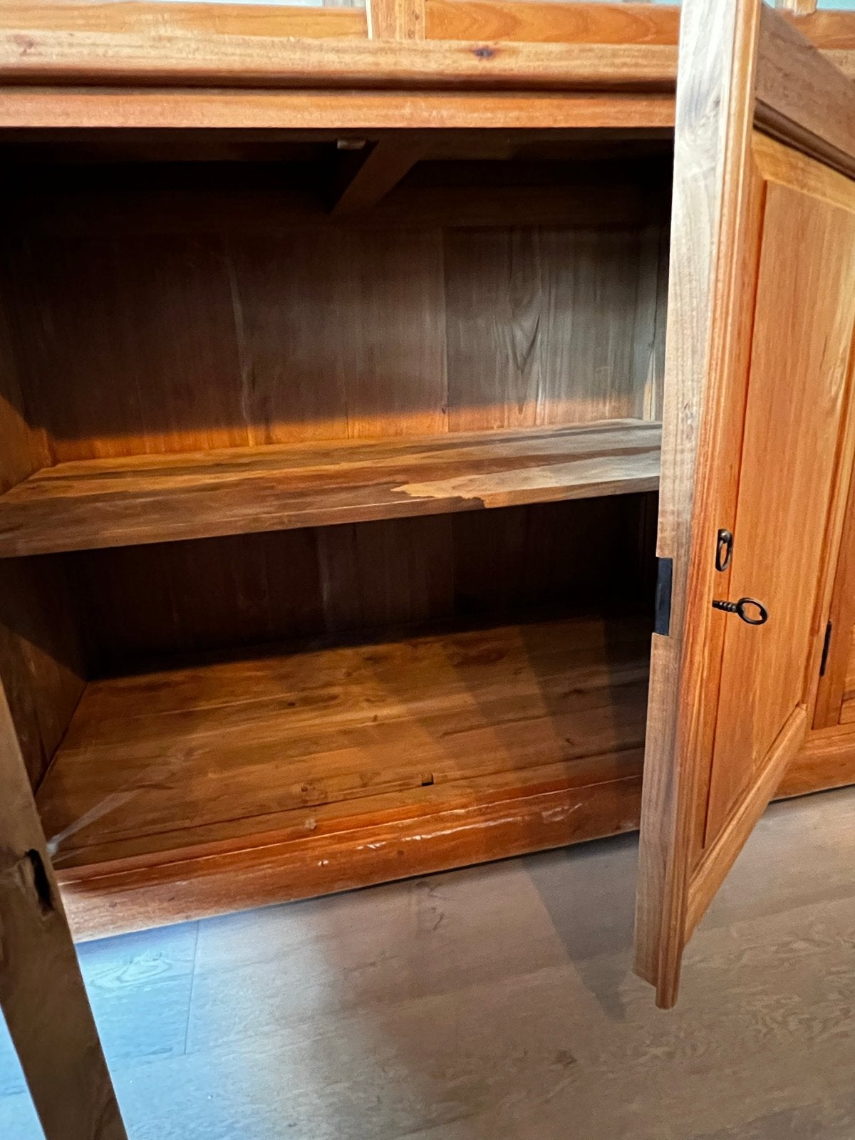 Foto 6 van Massief houten buffetkast / vitrinekast met lades en deuren