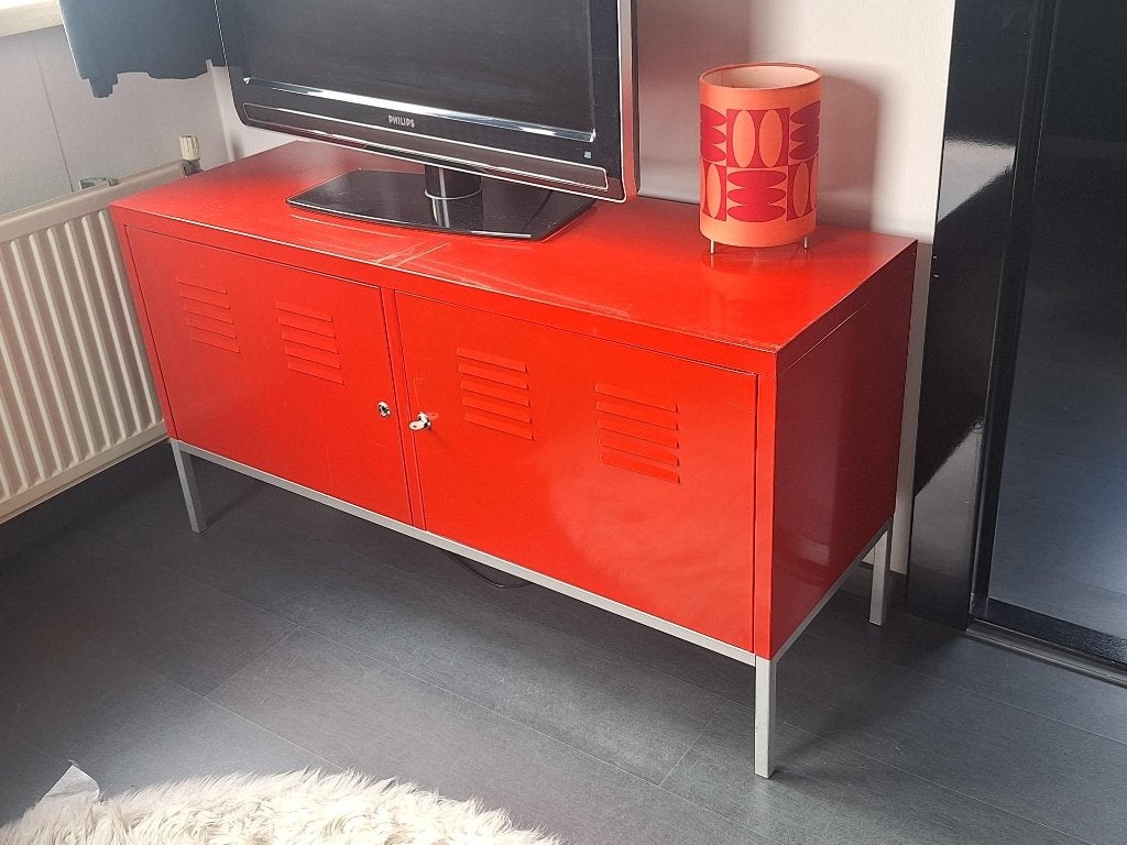 IKEA PS rode metalen lockerkast, Ophalen, Gebruikt