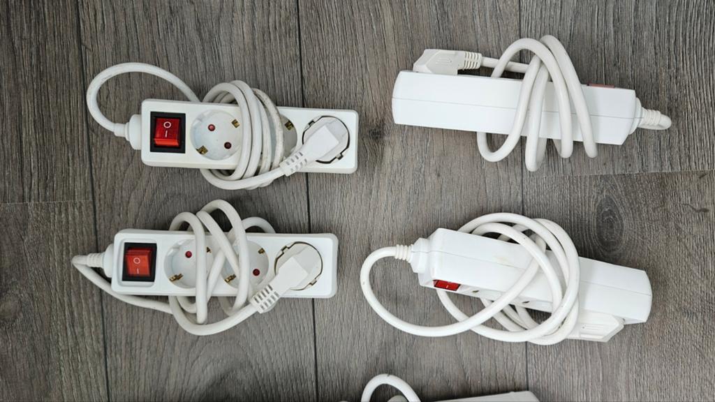 Stekkerdoos 3-voudig met schakelaar - wit, Doe-het-zelf en Verbouw, Elektra en Kabels, Verzenden, Zo goed als nieuw, Overige typen
