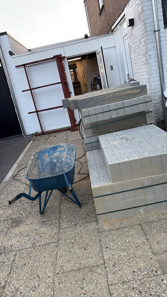 Betonblokken, Doe-het-zelf en Verbouw, Metselstenen, Ophalen of Verzenden, Zo goed als nieuw, Bakstenen