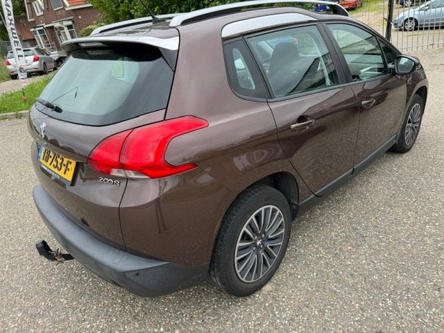 Peugeot 2008 1.2 VTi Active Navi Airco Trekhaak Parkeersenso, Voorwielaandrijving, Euro 5, 1199 cc, Bruin