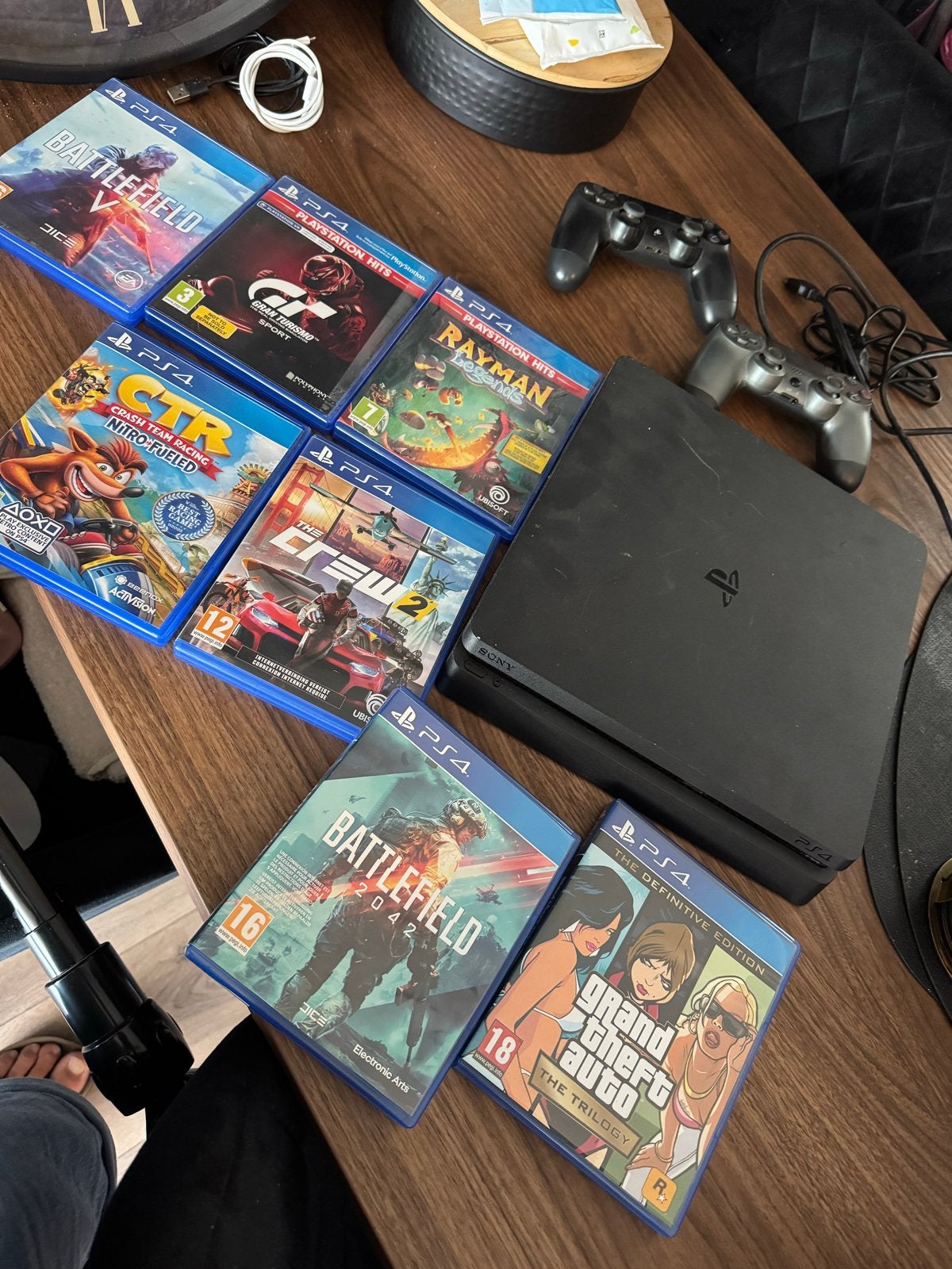 PS4 Slim met 2 controllers en 7 games, Spelcomputers en Games, Ophalen, Gebruikt, Vanaf 18 jaar, Overige genres