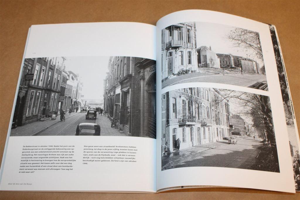 Door de Lens van De Booys — Arnhem Fotoreportage 1944-1954, Ophalen of Verzenden, Gelezen