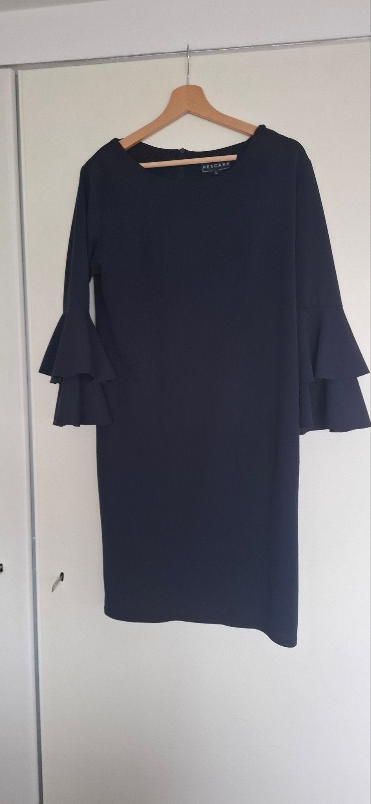Pescara donkerblauwe Jurk met Trompetmouwen - Maat L, Kleding | Dames, Blauw, Maat 42/44 (L), Pescara, Ophalen of Verzenden