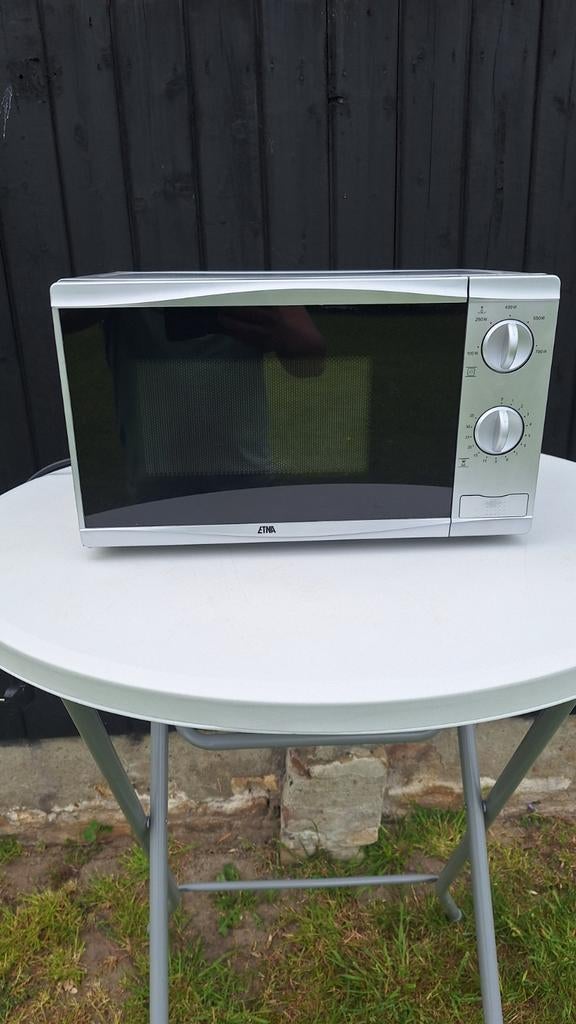 Etna Magnetron 700W - Compact en Gebruiksvriendelijk, Ophalen, Gebruikt, Minder dan 45 cm, Magnetron
