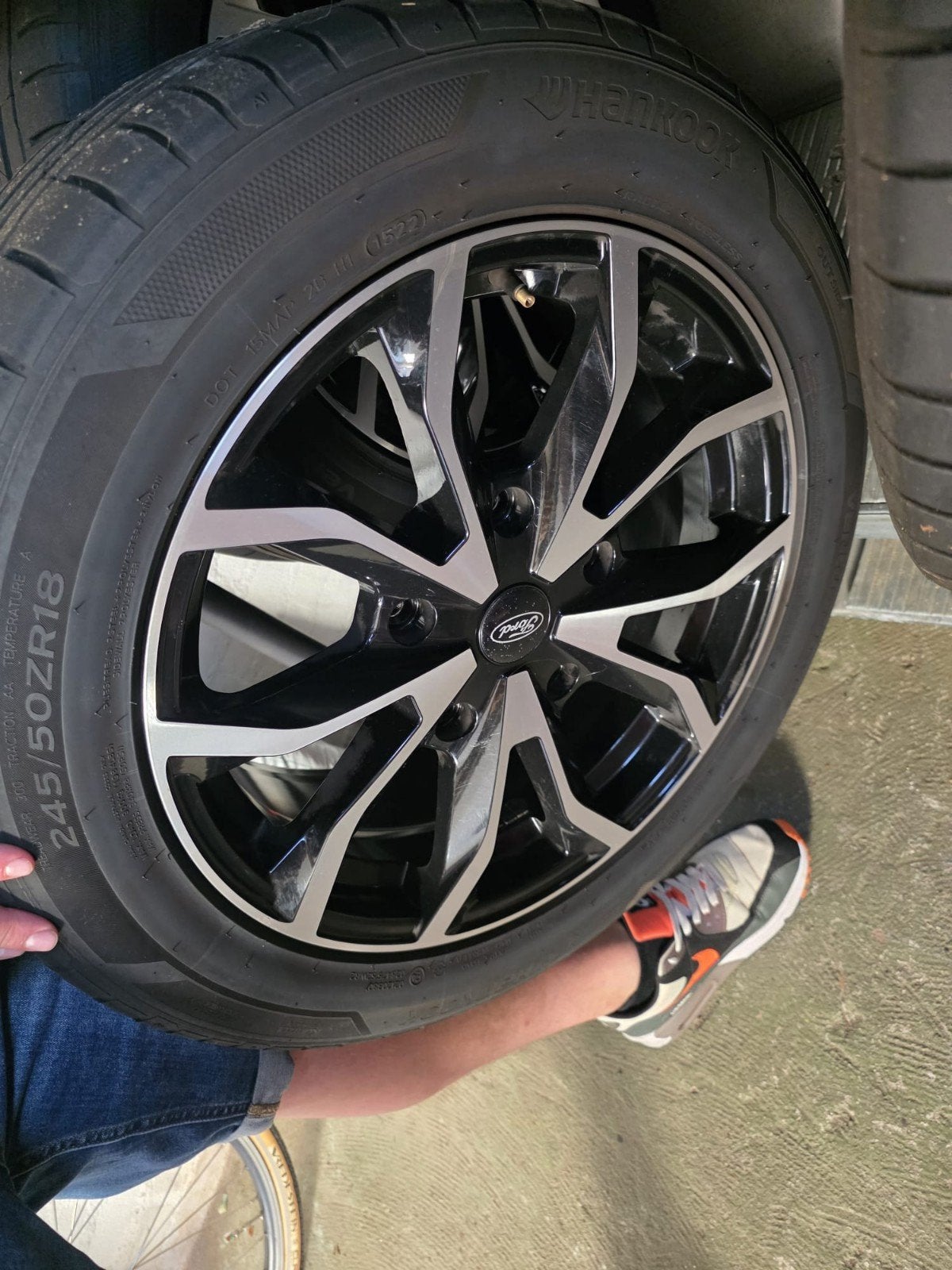 Ford velgen 18 inch met goede Hankook banden, Ophalen, 18 inch, Banden en Velgen, Zomerbanden
