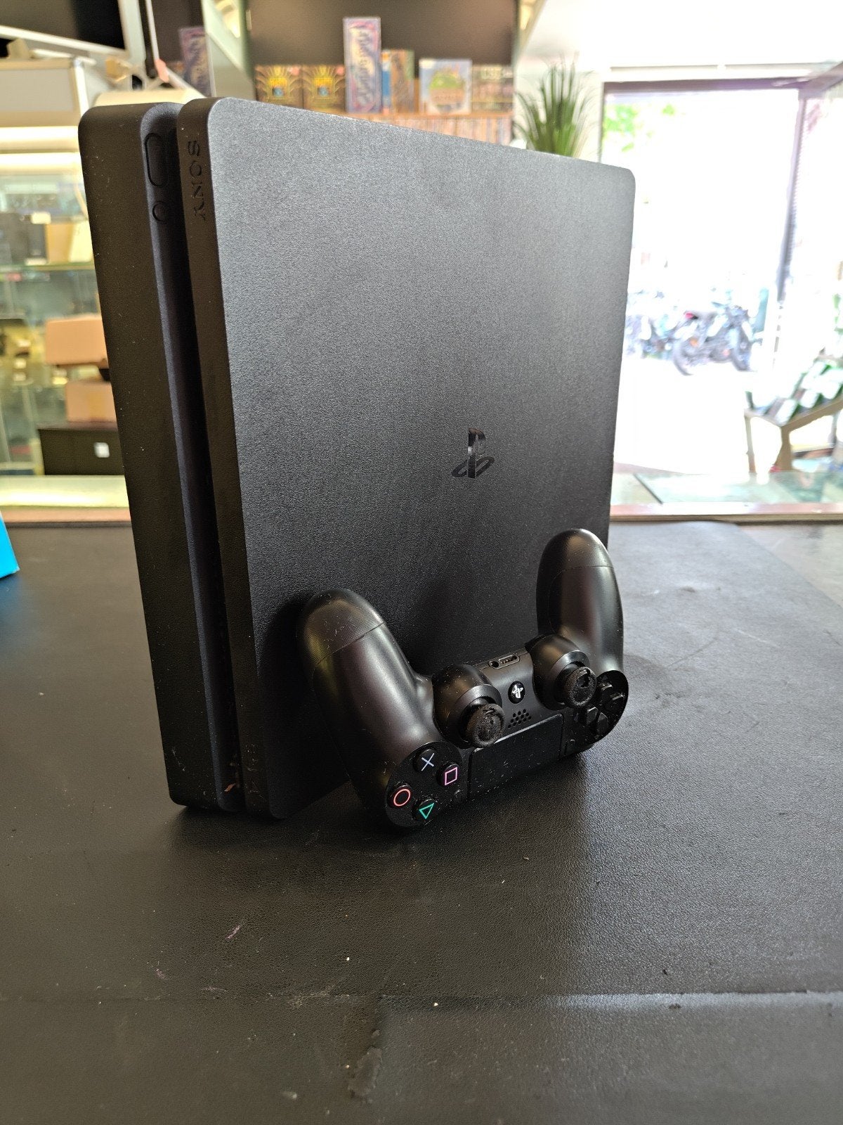 Sony PlayStation 4 Slim met 1 controller 500GB, 500 GB, 1-7-1 Konan, Minato-ku, Tokyo 108-0075, Japan, Ophalen of Verzenden, Met 1 controller