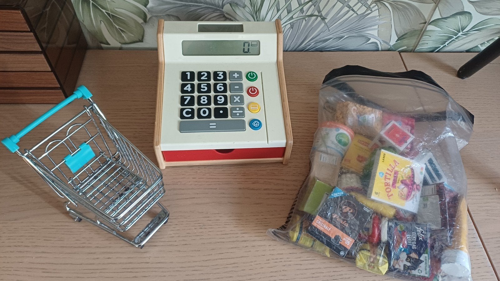 Speelgoed Winkeltje met Kassa, Winkelwagen en Producten, Ophalen of Verzenden, Gebruikt, Jongen of Meisje