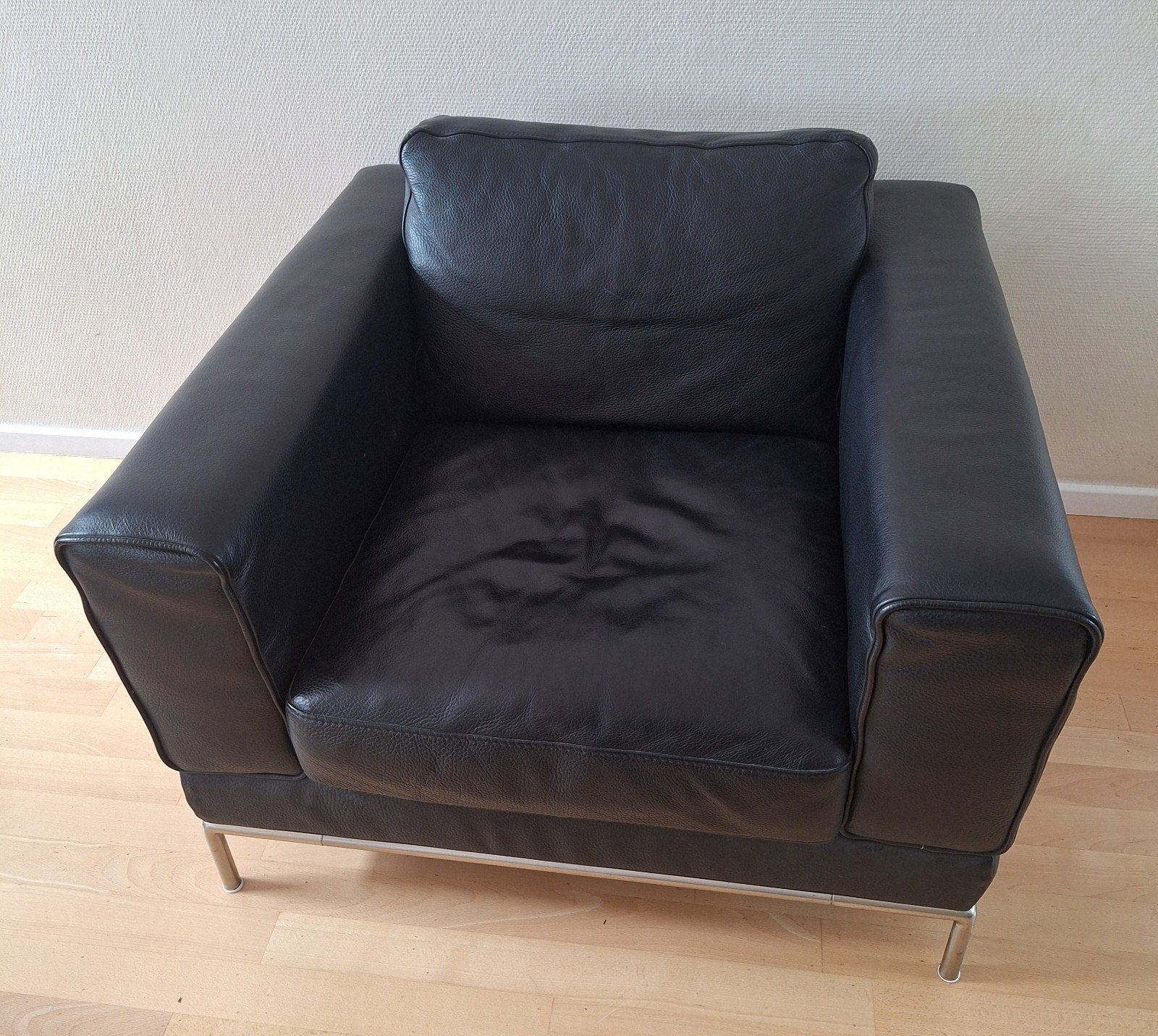 Zwarte leren fauteuil, Ophalen, Gebruikt, 75 tot 100 cm, 75 tot 100 cm
