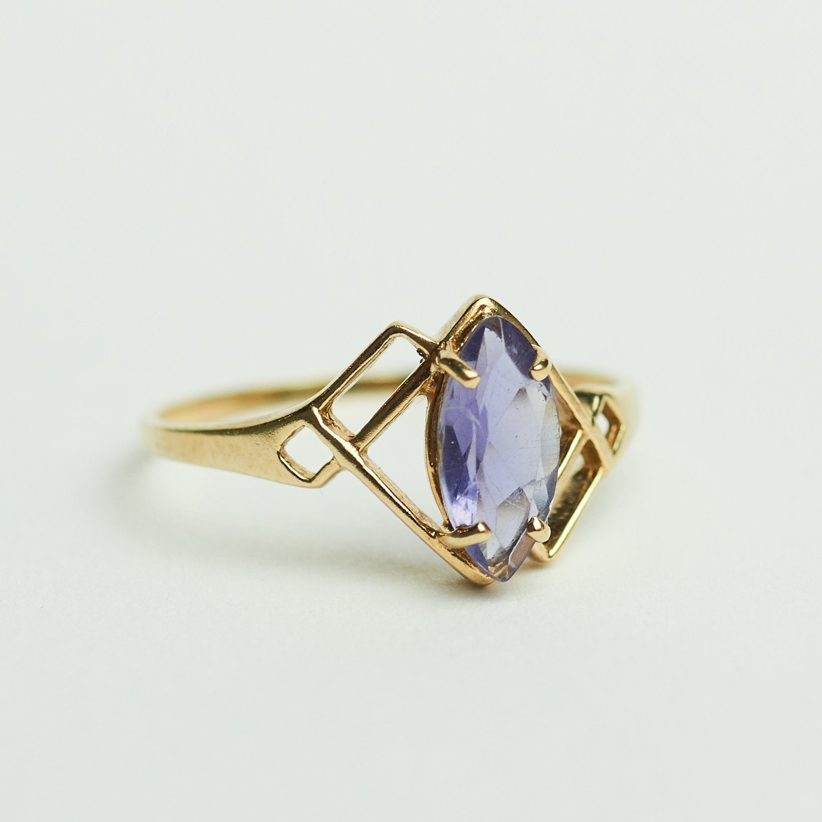 Vintage gouden ring met tanzaniet 9 karaat grafisch goud, Ophalen of Verzenden, 17 tot 18, Met edelsteen, Dame