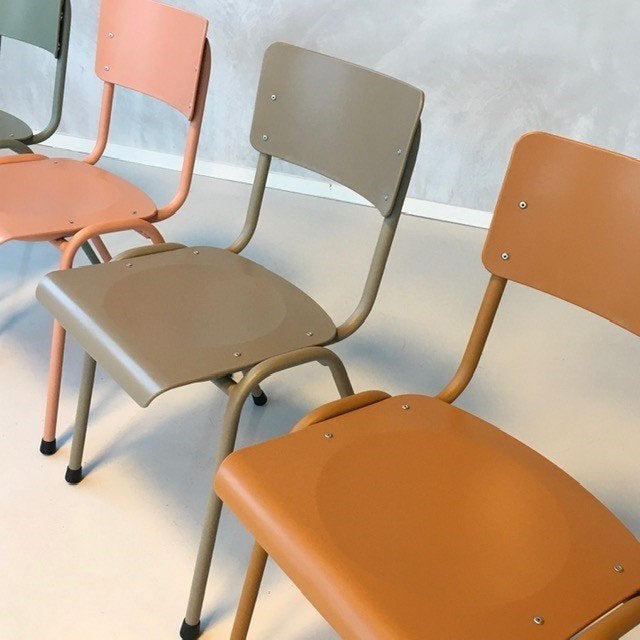 Retro eettafelstoelen nieuw cementgrijs groen prijs p/stuk, Overige kleuren, ., Nieuw, Ophalen of Verzenden