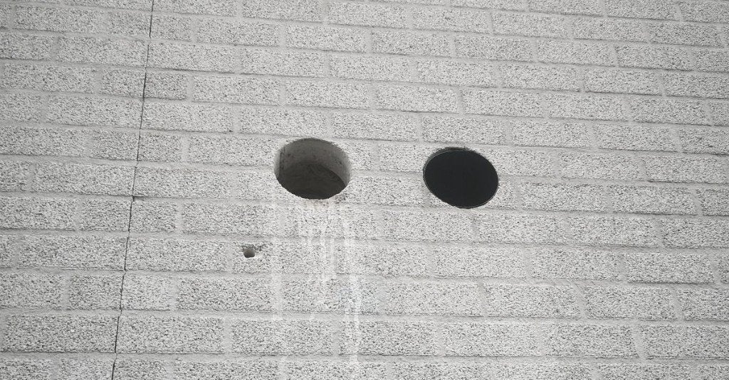 Gaten boren voor airco, Sloopwerk binnen