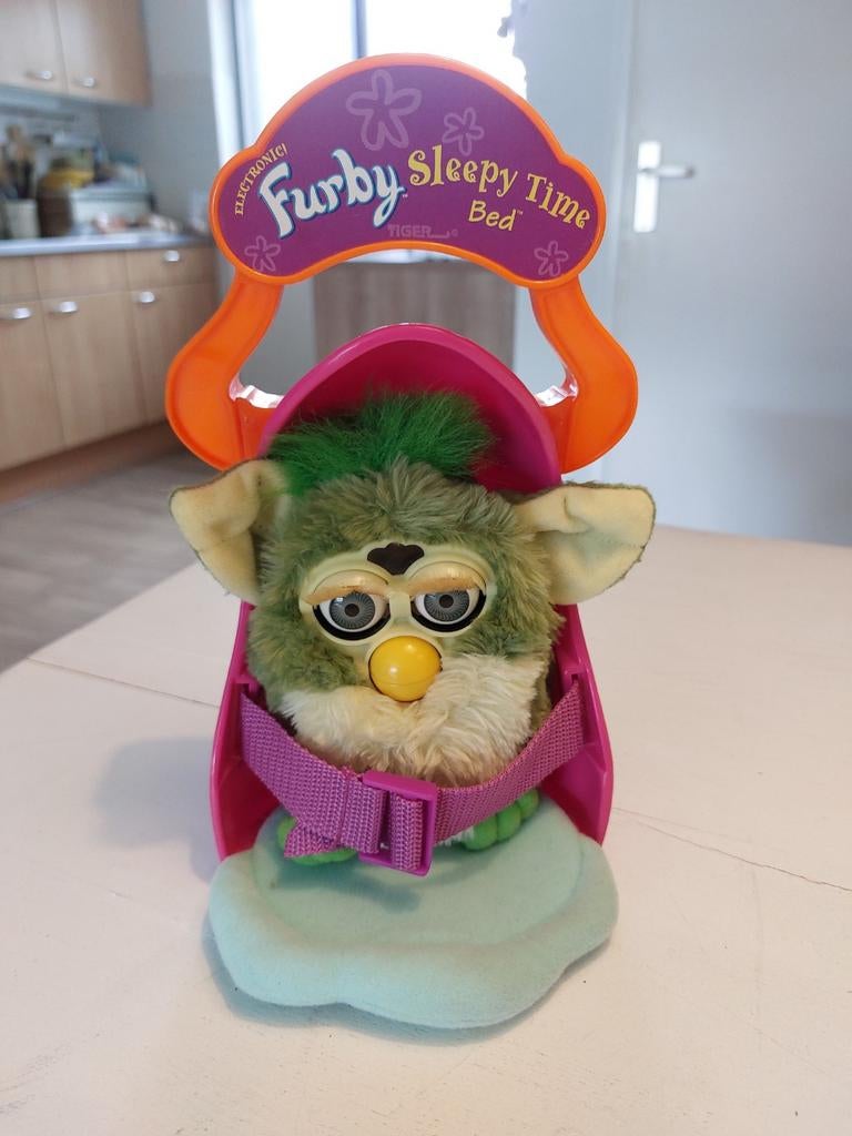 Furby vintage met Sleepy Time Bed, Ophalen of Verzenden, Gebruikt, Jongen of Meisje