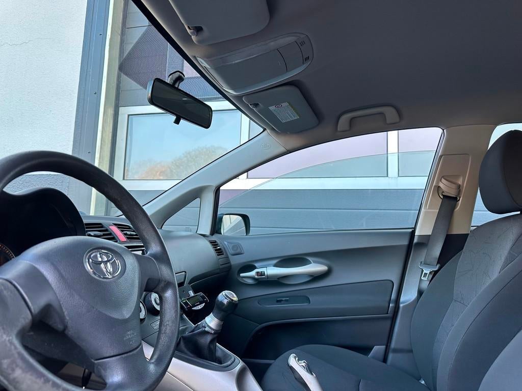 Toyota Auris 1.4-16V Sol I AIRCO I 4S banden I TREKHAAK I NA, Auto's, Toyota, Voorwielaandrijving, Gebruikt, 1398 cc, 4 cilinders