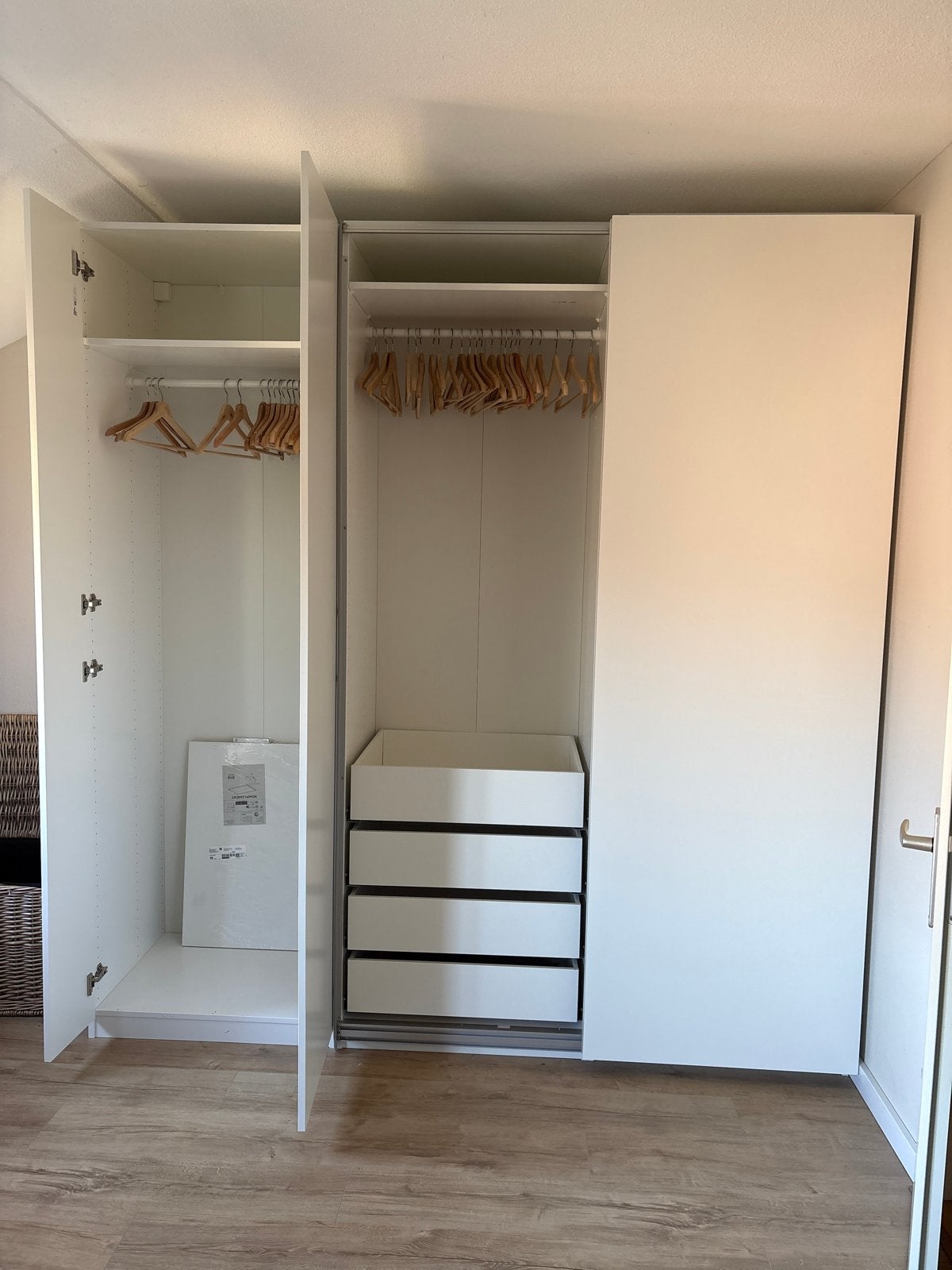 IKEA PAX/HASVIK Kledingkast met Schuifdeuren en Lades, Ophalen, 200 cm of meer, Zo goed als nieuw, Met lade(s)