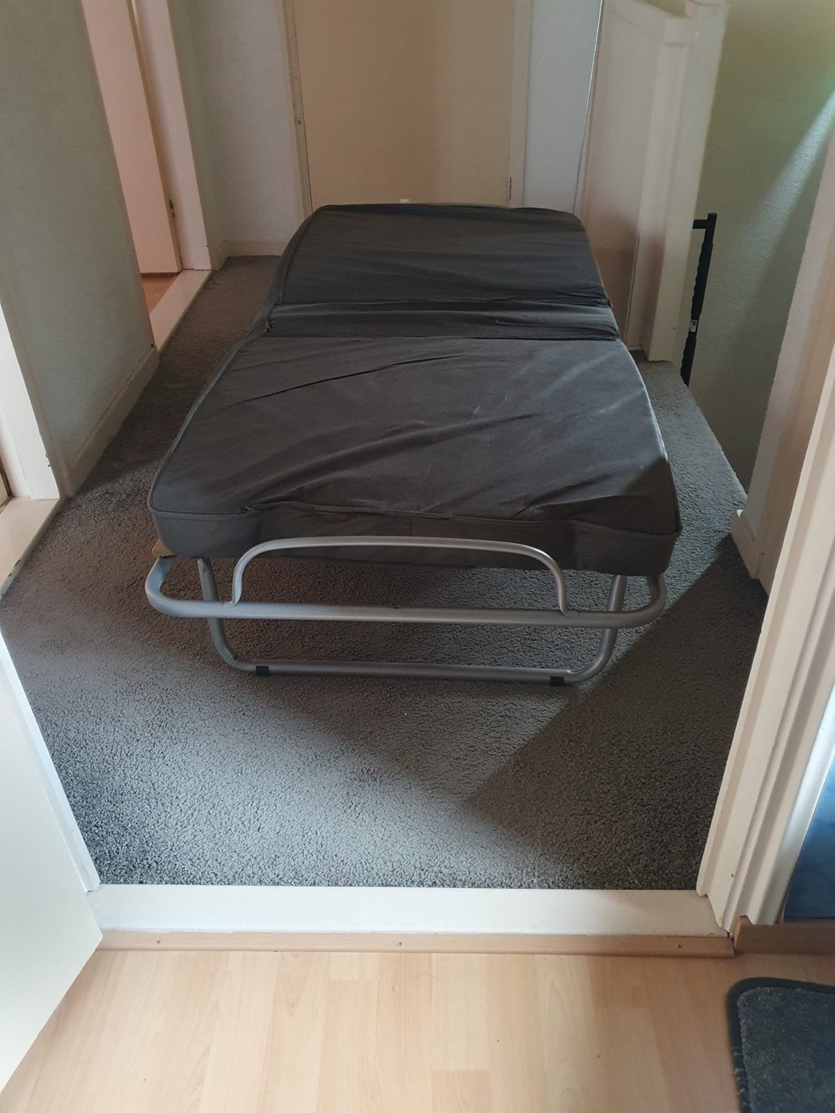 Opvouwbaar logeerbed met matras, Ophalen, Eenpersoons, 190 cm of minder, Zo goed als nieuw