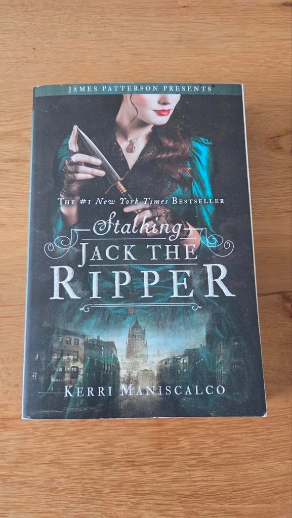 Kerri Maniscalco - Stalking Jack the Ripper, Boeken, Ophalen of Verzenden, Zo goed als nieuw, Kerri Maniscalco