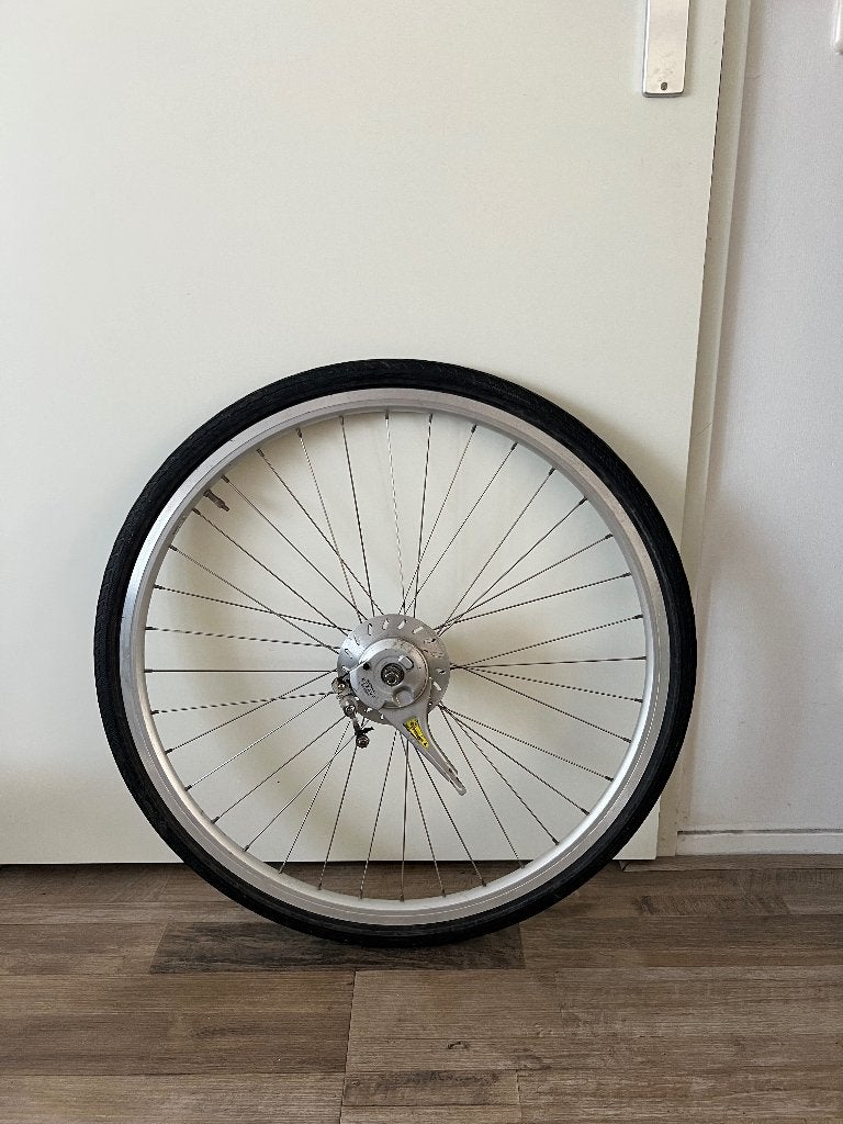 Voorwiel 28 inch aluminium COMPLEET z.g.a.n., Wiel, Ophalen of Verzenden, Zo goed als nieuw, Batavus.