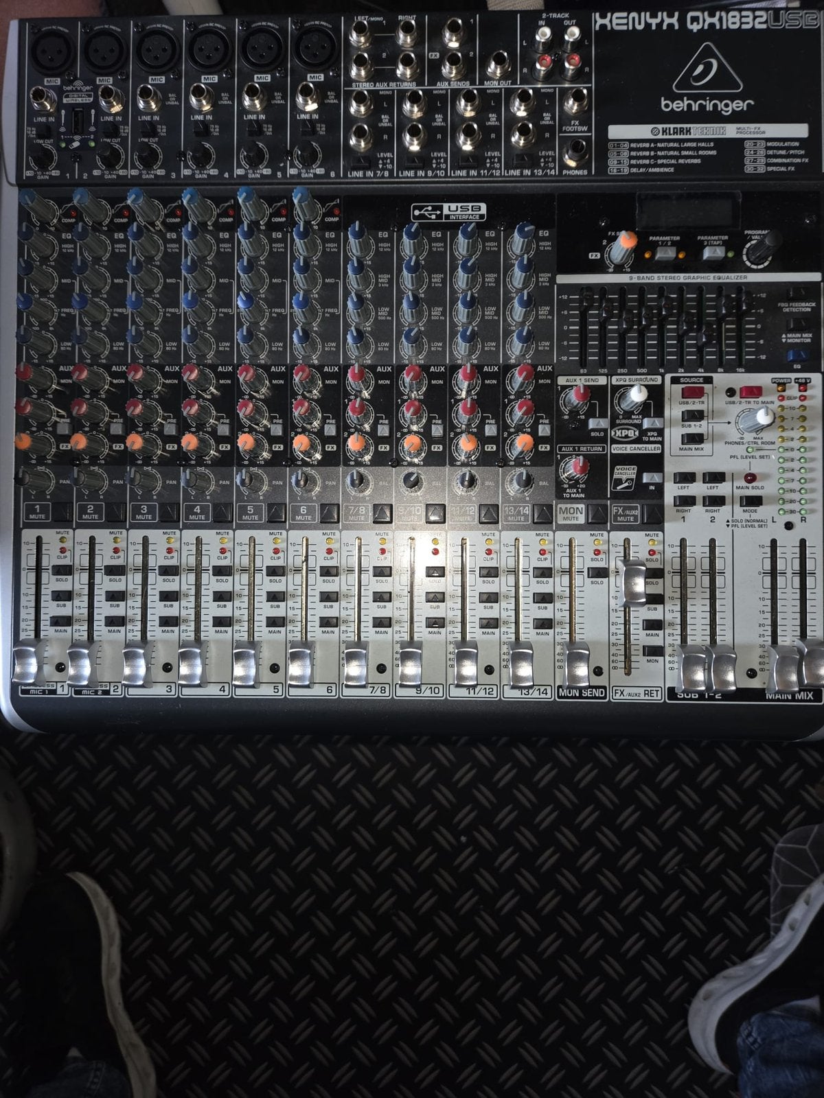 behringer  xenyx qx1832, Ophalen, Zo goed als nieuw, 10 tot 20 kanalen, Microfooningang