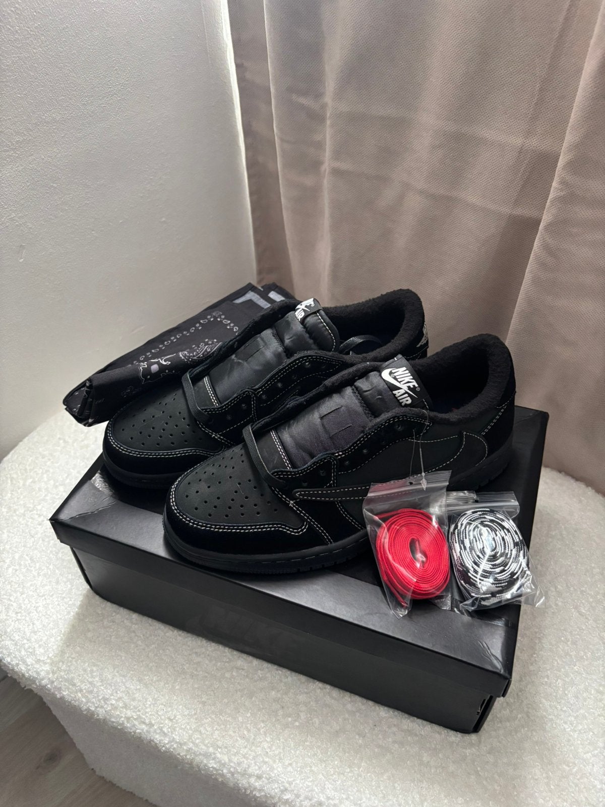 Travis scott sneaker, Zwart, Nieuw, Ophalen of Verzenden, Sneakers of Gympen