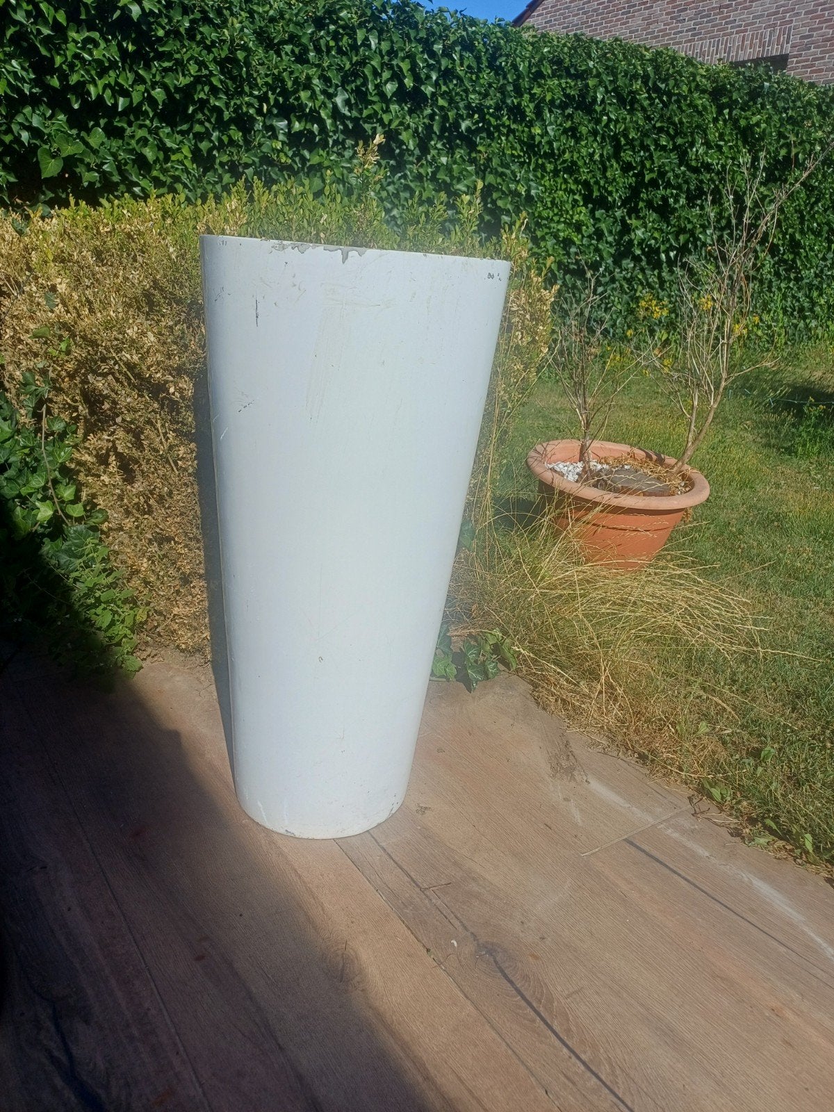 Grote witte bloempot/plantenbak voor binnen of buiten, Kunststof, Gebruikt, Minder dan 60 cm, Rond