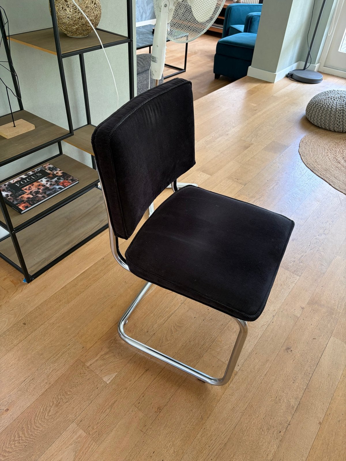Zuiver Ridge Rib Stoel Zwart, Huis en Inrichting, Stoelen, Ophalen, Zwart, Zo goed als nieuw, Eén