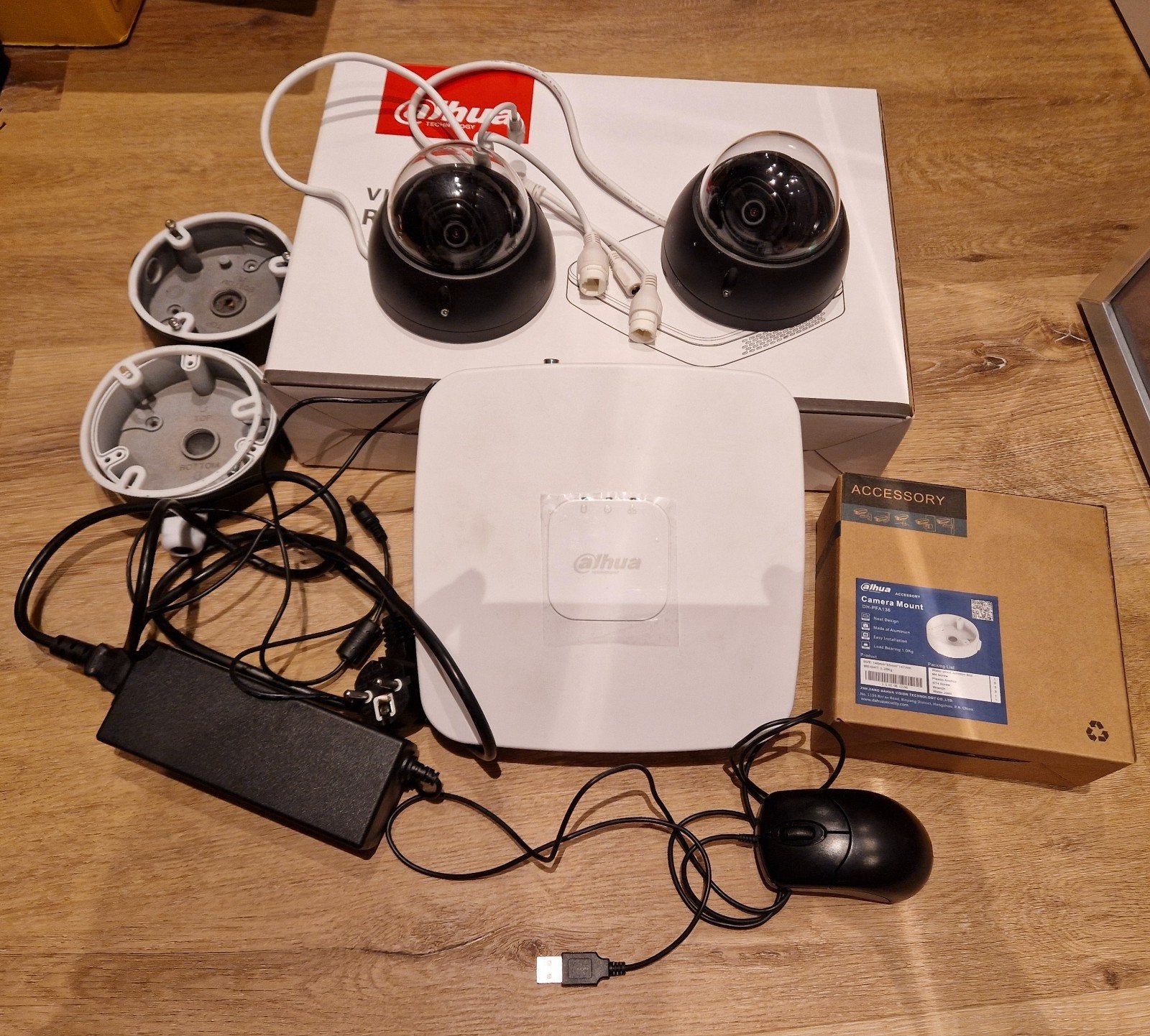 Dahua Beveiligingsset: Recorder (1TB) en 2 IP Camera's, Ophalen of Verzenden, Zo goed als nieuw, Buitencamera