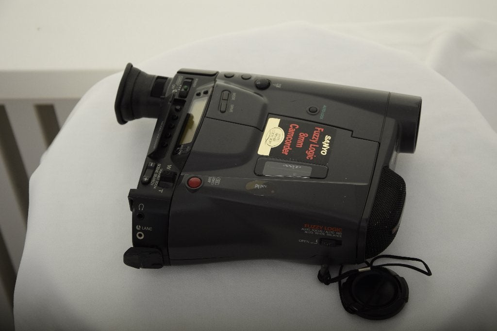Sanyo VM-ES99P Fuzzy Logic 8mm Camcorder / Videocamera, Ophalen of Verzenden, 8mm, Camera