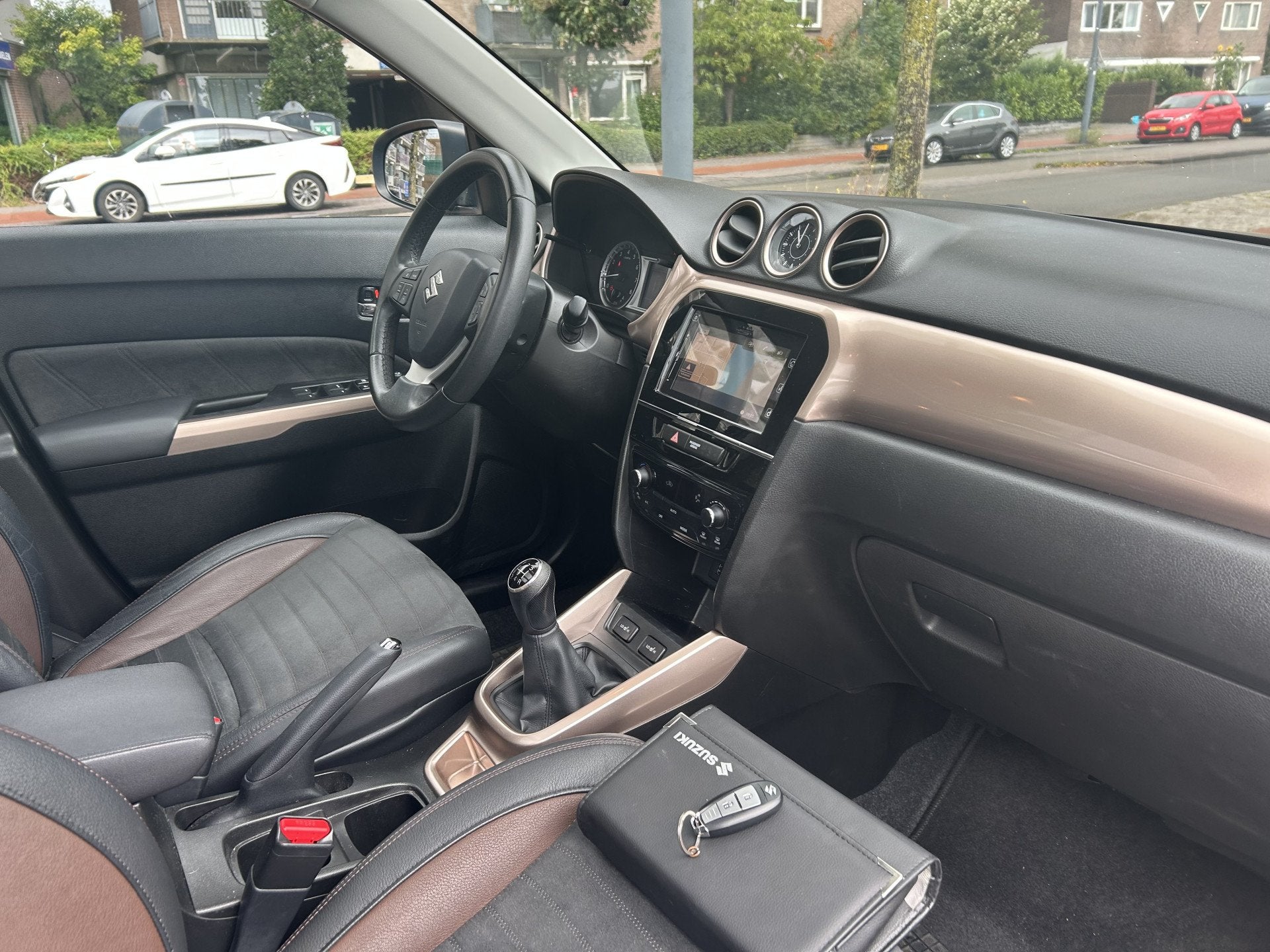 Suzuki Vitara 1.6 High Executive Pano Airco/ECC Navi Leer 1e, Auto's, Voorwielaandrijving, Gebruikt, 4 cilinders, Handgeschakeld