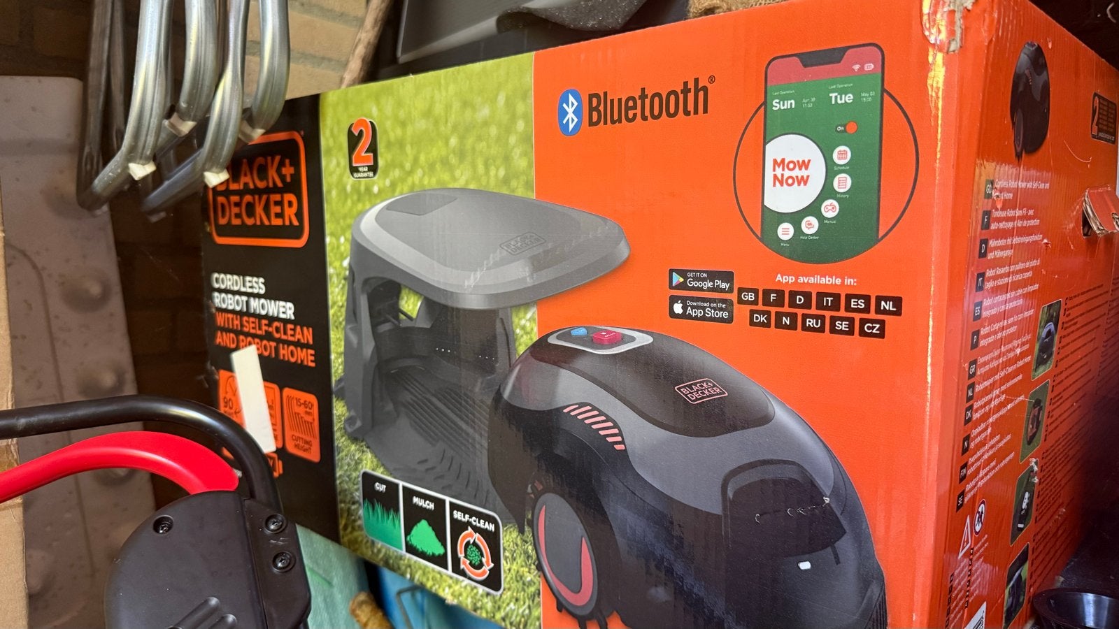 Black+Decker Robotmaaier met zelfreiniging en thuiskomst, Ophalen, Nieuw, 20 tot 25 cm, Bestuurbaar via app