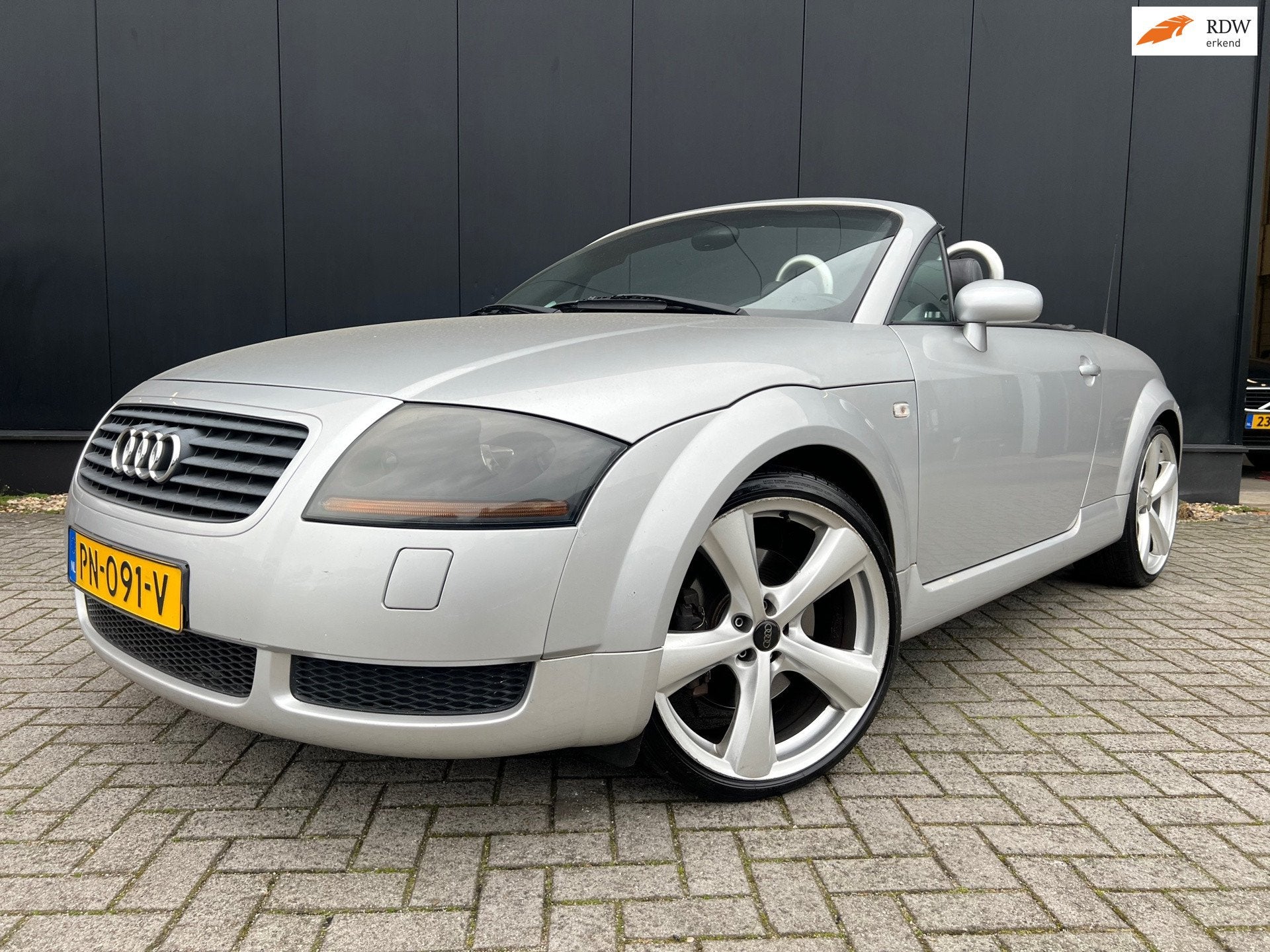 Audi TT Roadster 1.8 5V Turbo Leer/19''Lmv/GehOnderh, Auto's, Audi, Voorwielaandrijving, TT, Gebruikt, Zwart