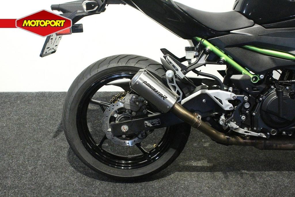 Kawasaki Z400 ABS, Bedrijf, Naked bike