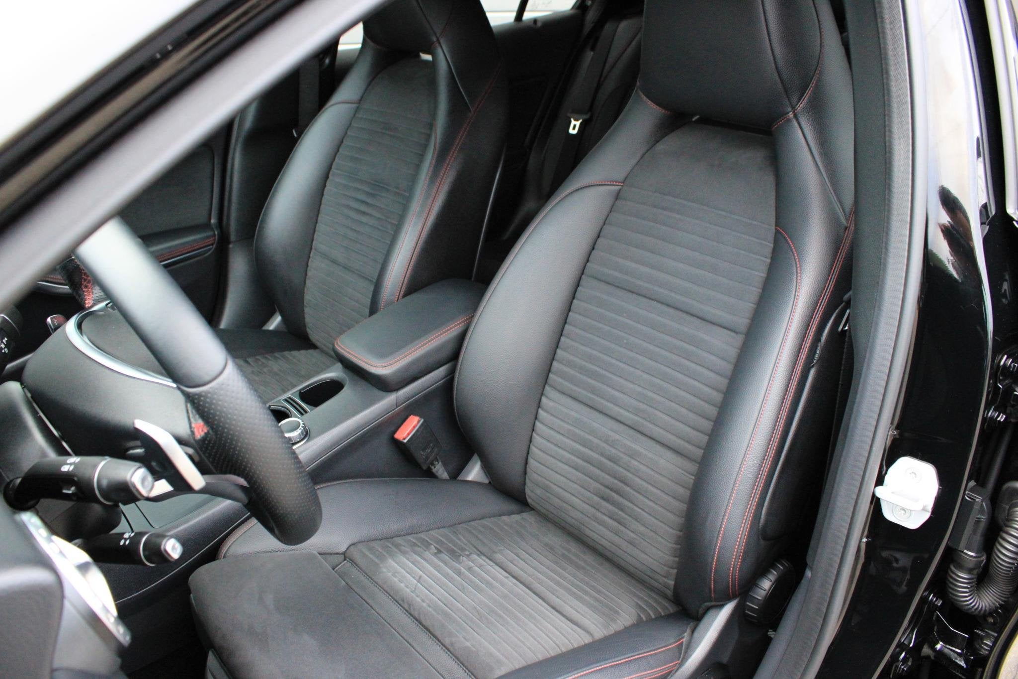 Mercedes-Benz GLA-Klasse 180 AMG Xenon | Navi | Cruisecontro, Auto's, Mercedes-Benz, Gebruikt, 4 cilinders, 715 kg, Leder en Stof
