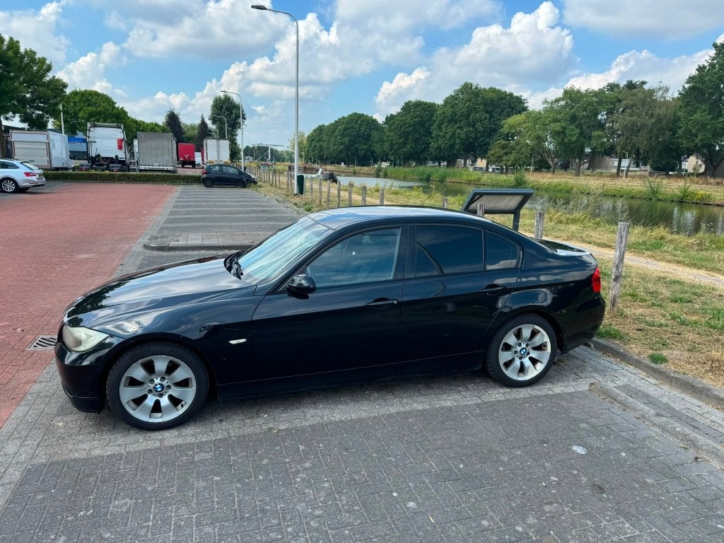 BMW 3-Serie E90 (2008) | 2.0 Benzine 170 PK | bespreekbaar, Auto's, 1345 kg, Achterwielaandrijving, 1995 cc, Zwart