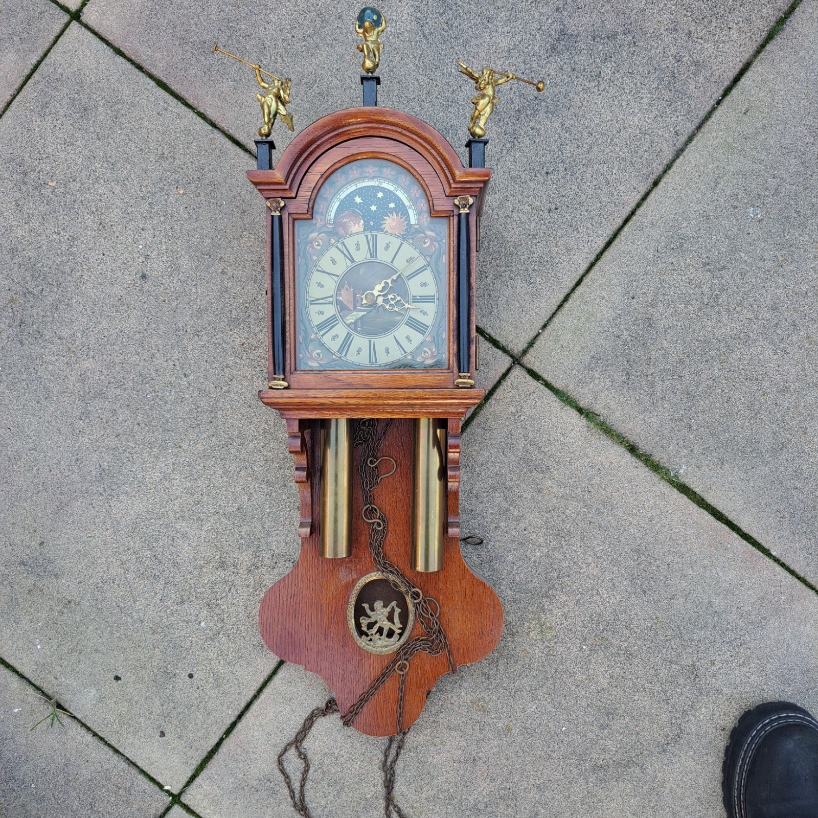 Antieke wandklok met gouden engelen en kettingen, Antiek en Kunst, Ophalen of Verzenden