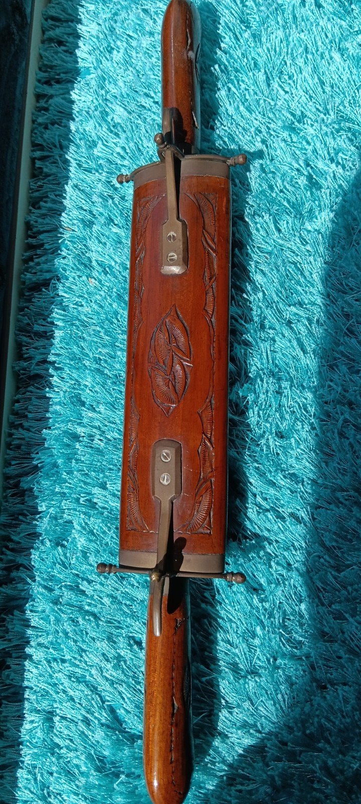 Unieke handgesneden houten koker met messing details, Ophalen of Verzenden