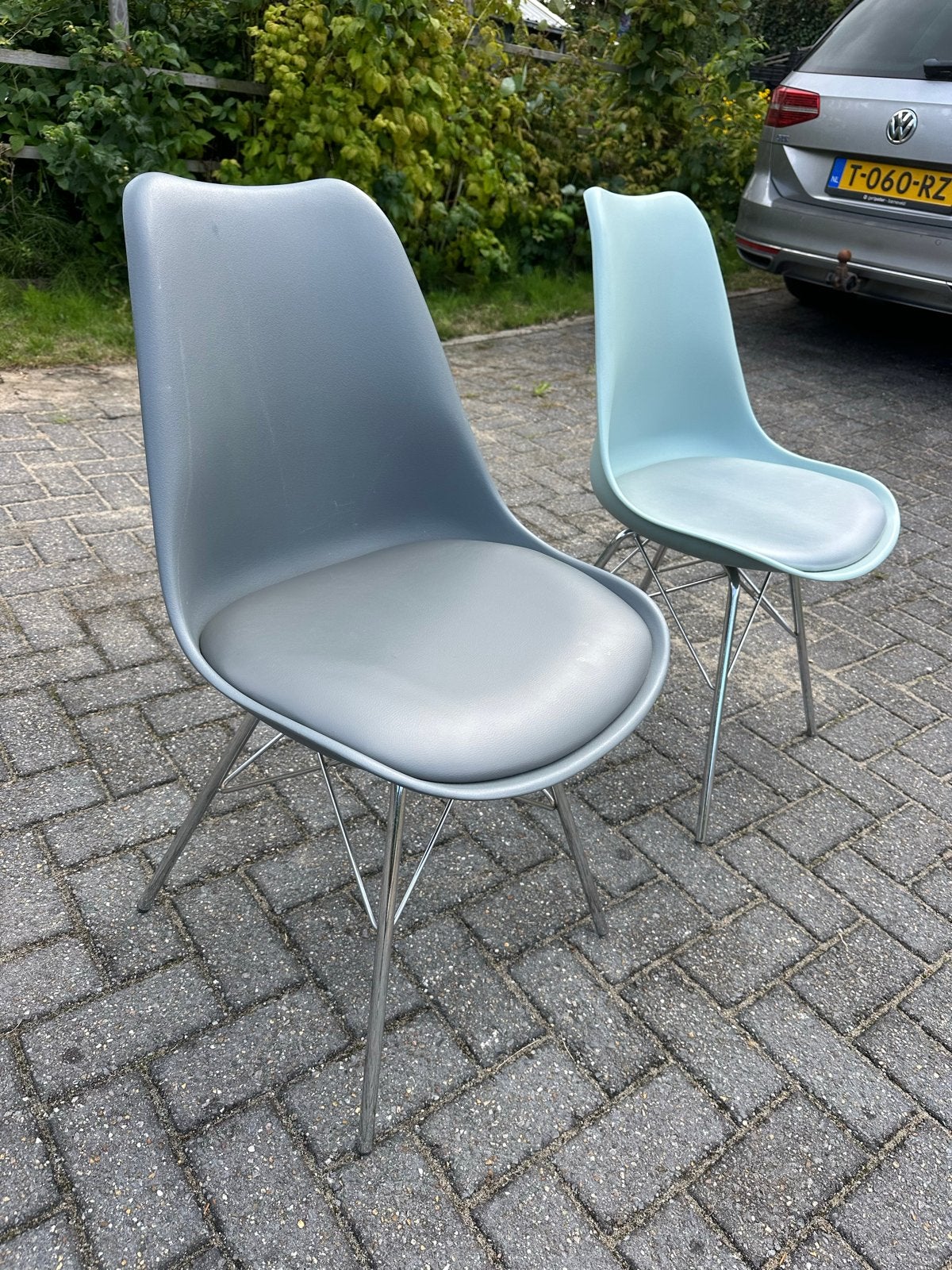 Set van 4 Eames-stijl stoelen met zittingkussen, Huis en Inrichting, Ophalen, Kunststof, Gebruikt, Overige kleuren