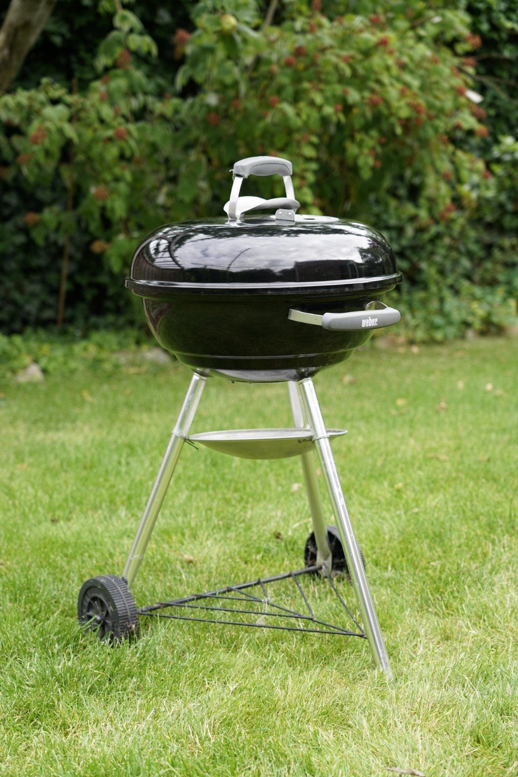 BBQ Weber Compact Kettle Houtskoolbarbecue - Zwart, 47 cm, Ophalen, Gebruikt, Weber, Met accessoires