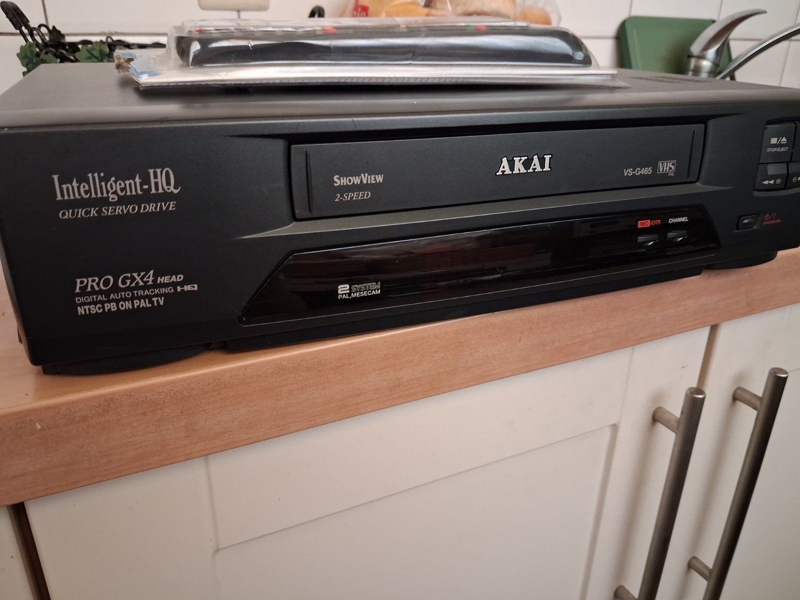 Akai VS-G465 VHS-videorecorder met Afstandsbediening, Ophalen of Verzenden, Zo goed als nieuw, VHS-speler of -recorder