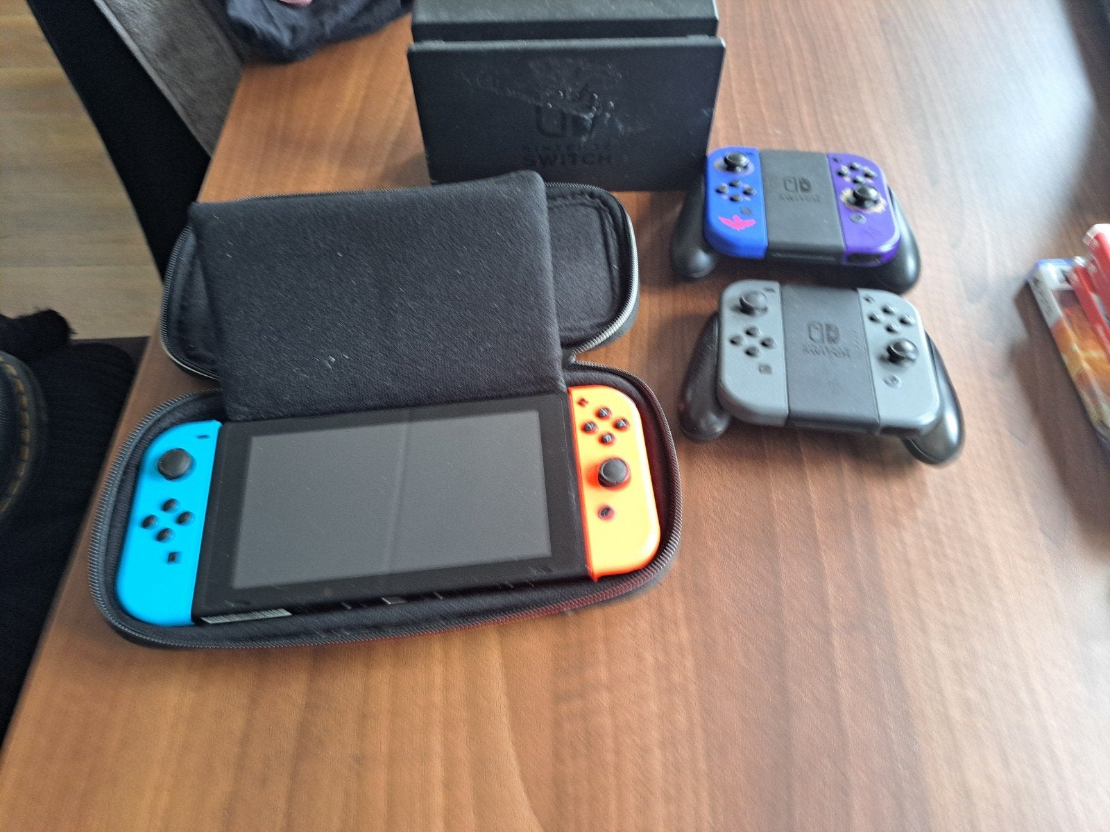 Nintendo Switch Original met 2 extra controllers en 64GB SD, Ophalen of Verzenden