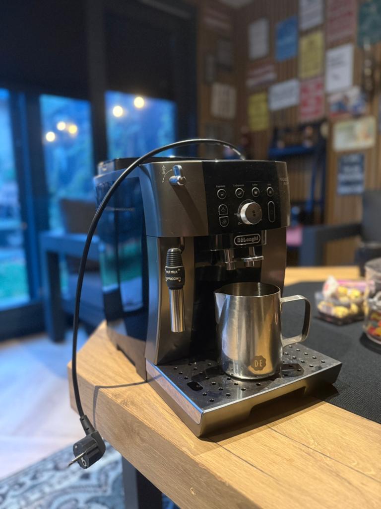 Delonghi Magnafica S Smart, Witgoed en Apparatuur, Koffiezetapparaten, Ophalen, Gebruikt, Koffiemachine