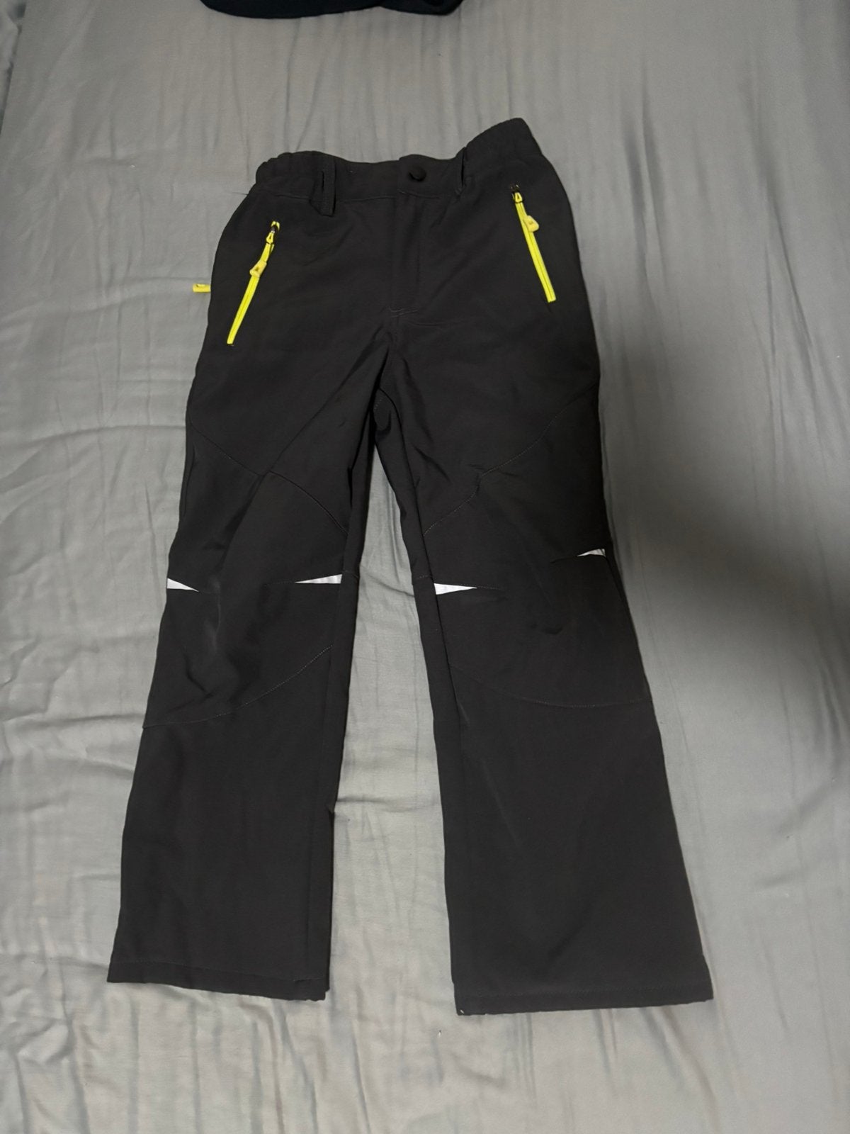 Softshell broek - grijs met gele accenten- maat 8 jaar, Ophalen, Zo goed als nieuw, Jongen of Meisje, Broek