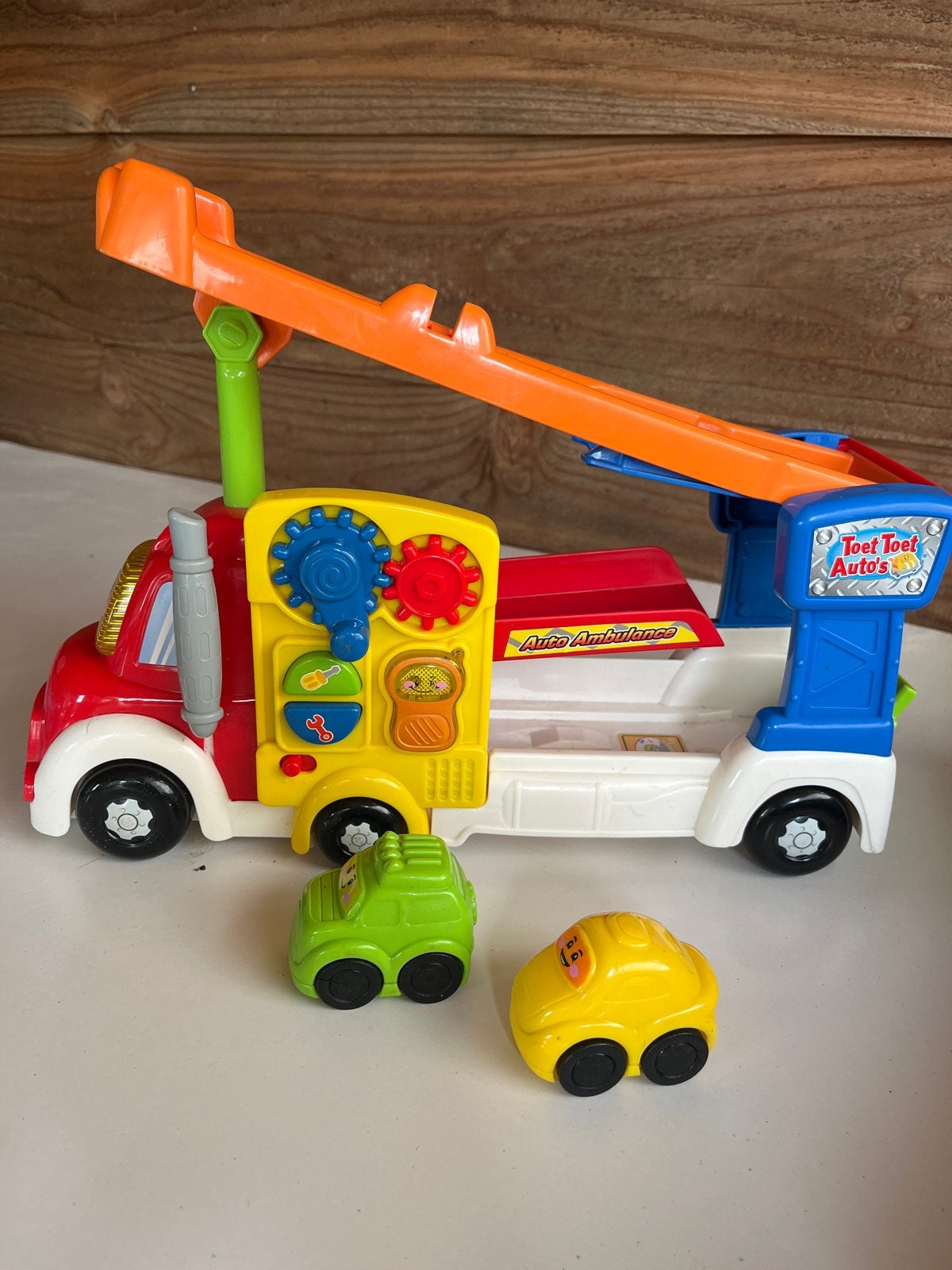 VTech Toet Toet Auto's Auto Ambulance met 2 mini auto's, Ophalen of Verzenden, Zo goed als nieuw